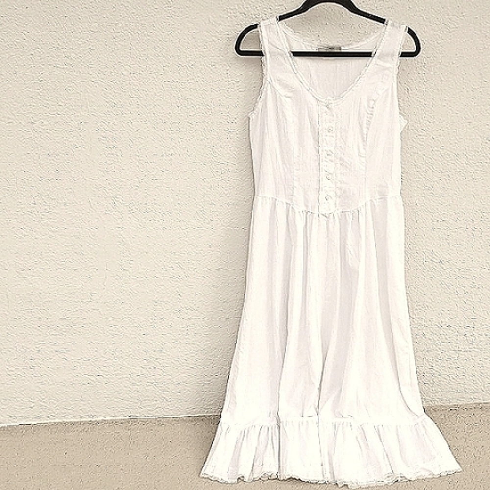 Elegant White Sleeveless Dress